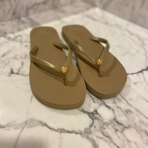 Tory Burch THIN Tan Beige Flip Flops Thongs Size 9 Gold Logo EUC Worn 1 Time